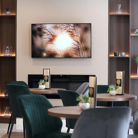 Hotel Crystal ハイデゥソボスロー エクステリア 写真