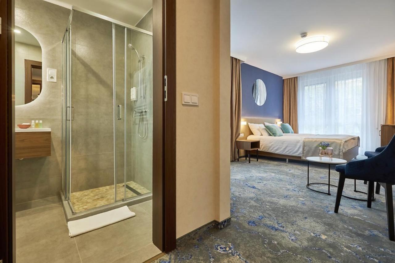 Hotel Crystal ハイデゥソボスロー エクステリア 写真