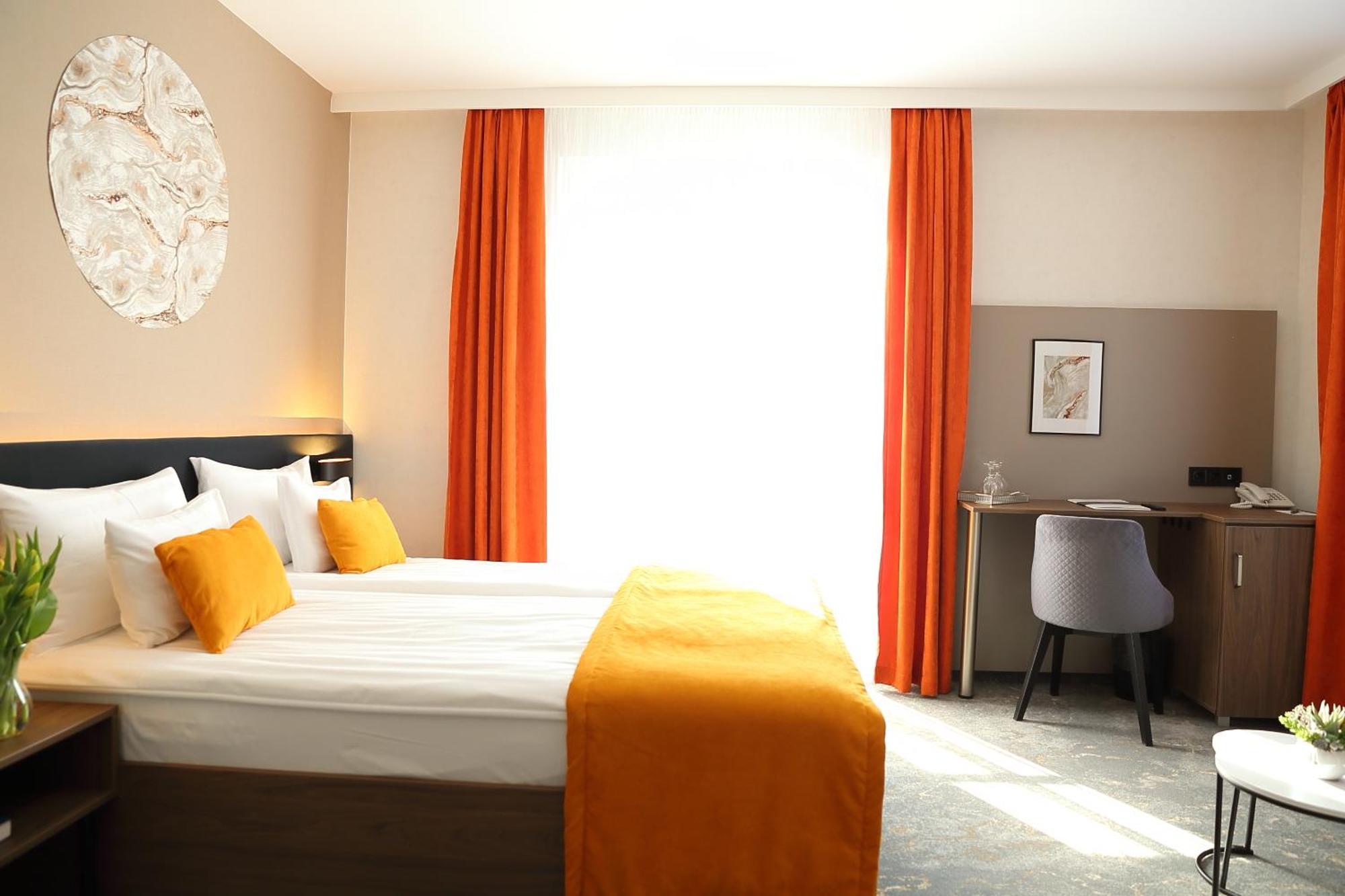 Hotel Crystal ハイデゥソボスロー エクステリア 写真