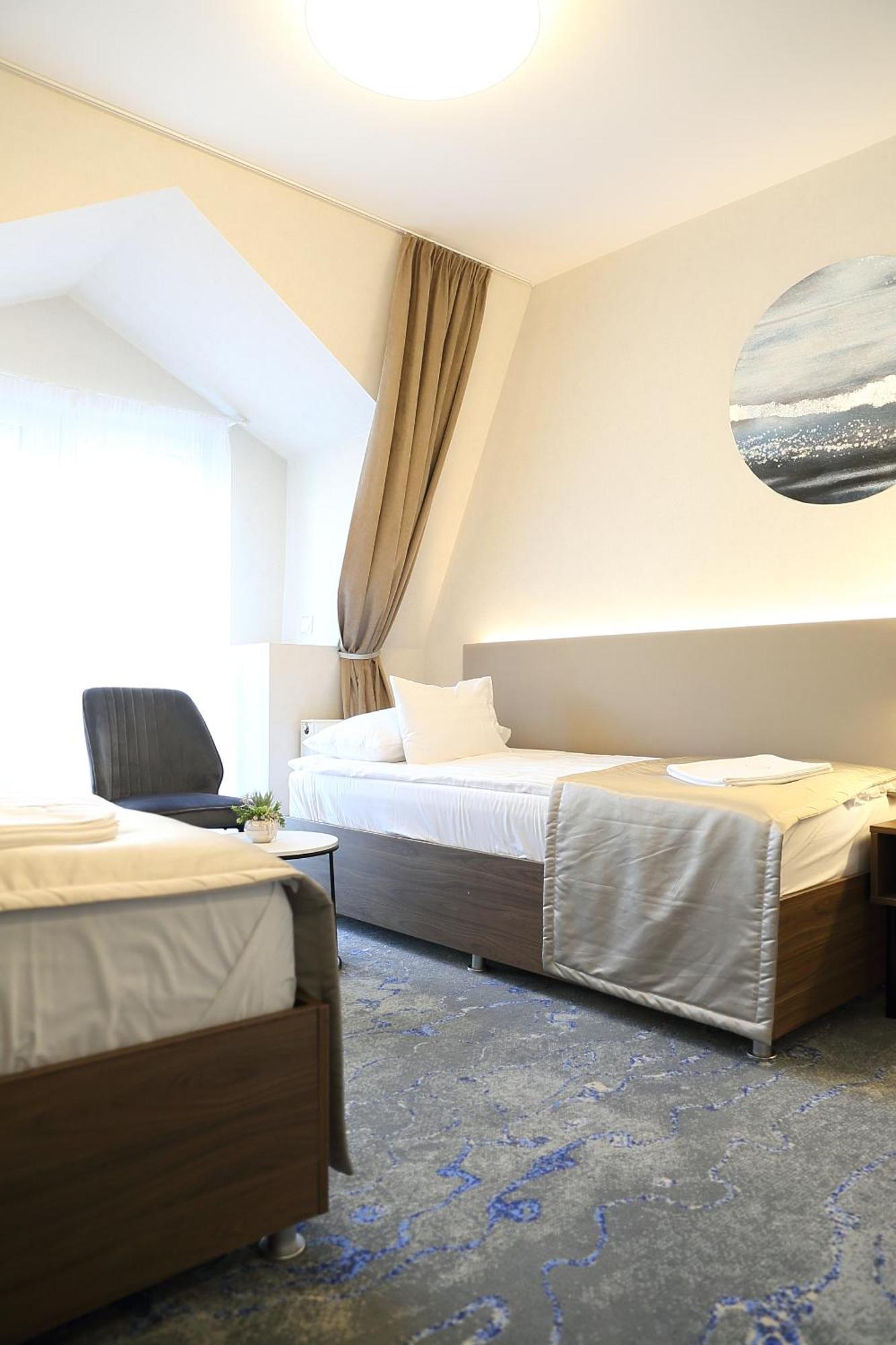 Hotel Crystal ハイデゥソボスロー エクステリア 写真