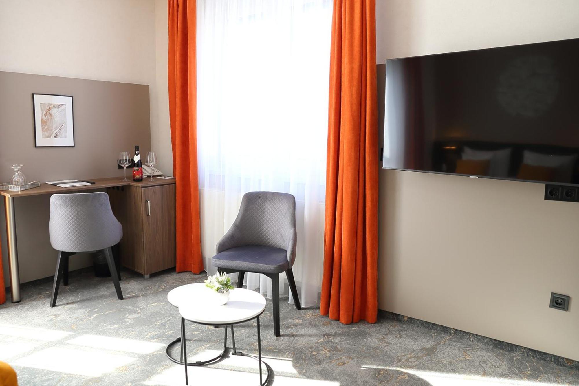 Hotel Crystal ハイデゥソボスロー エクステリア 写真