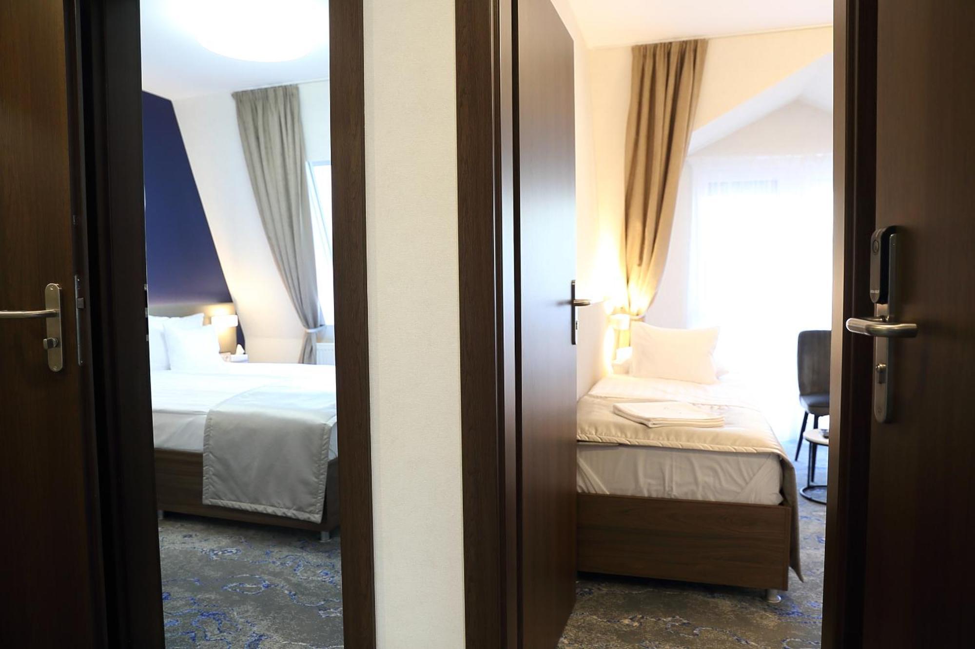 Hotel Crystal ハイデゥソボスロー エクステリア 写真